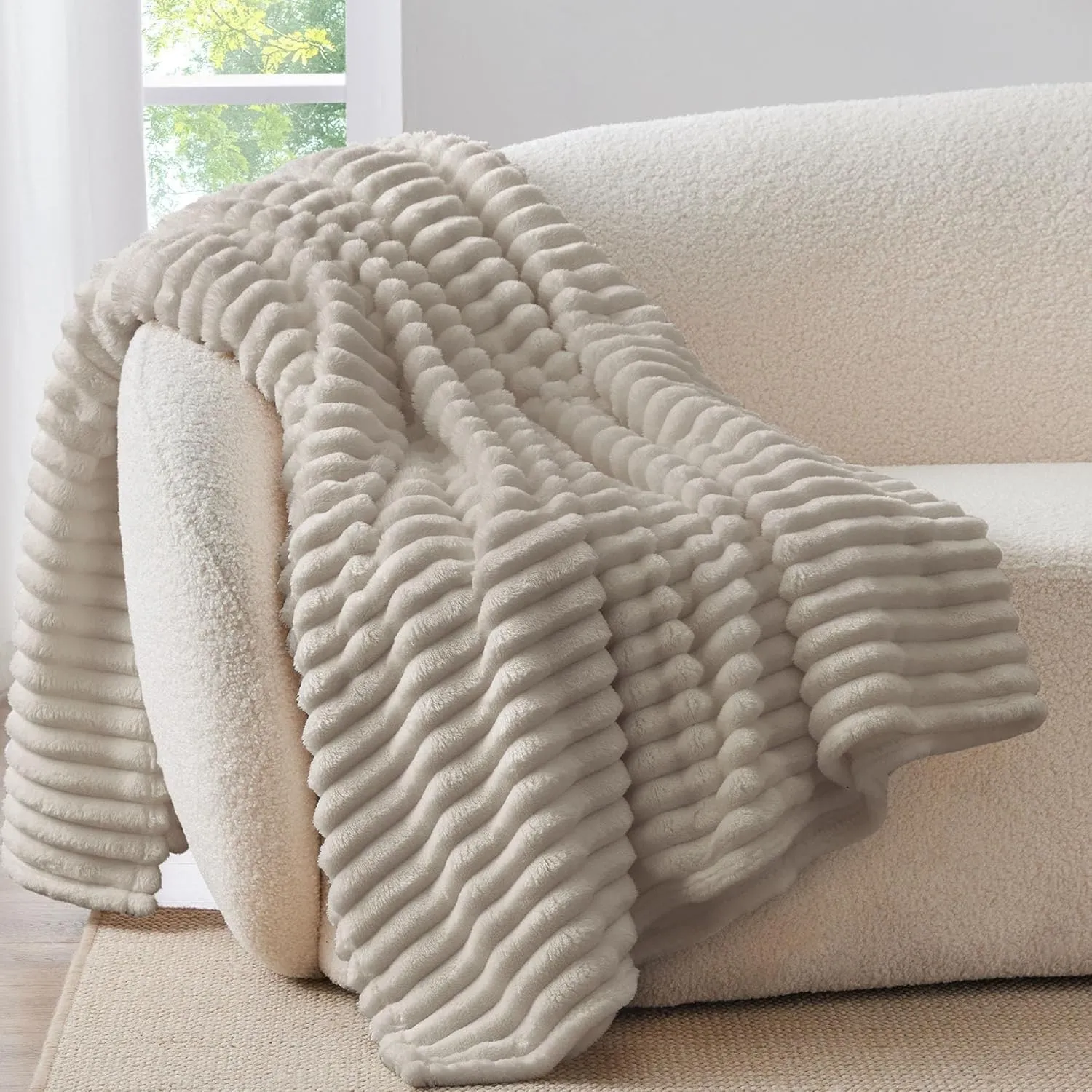 BEDELITE Kuscheldecke Flauschig Deko Decke für Sofa, Beige, 125x150 | Flanell Fleecedecke, Cord Überwurf für Wohnzimmer…