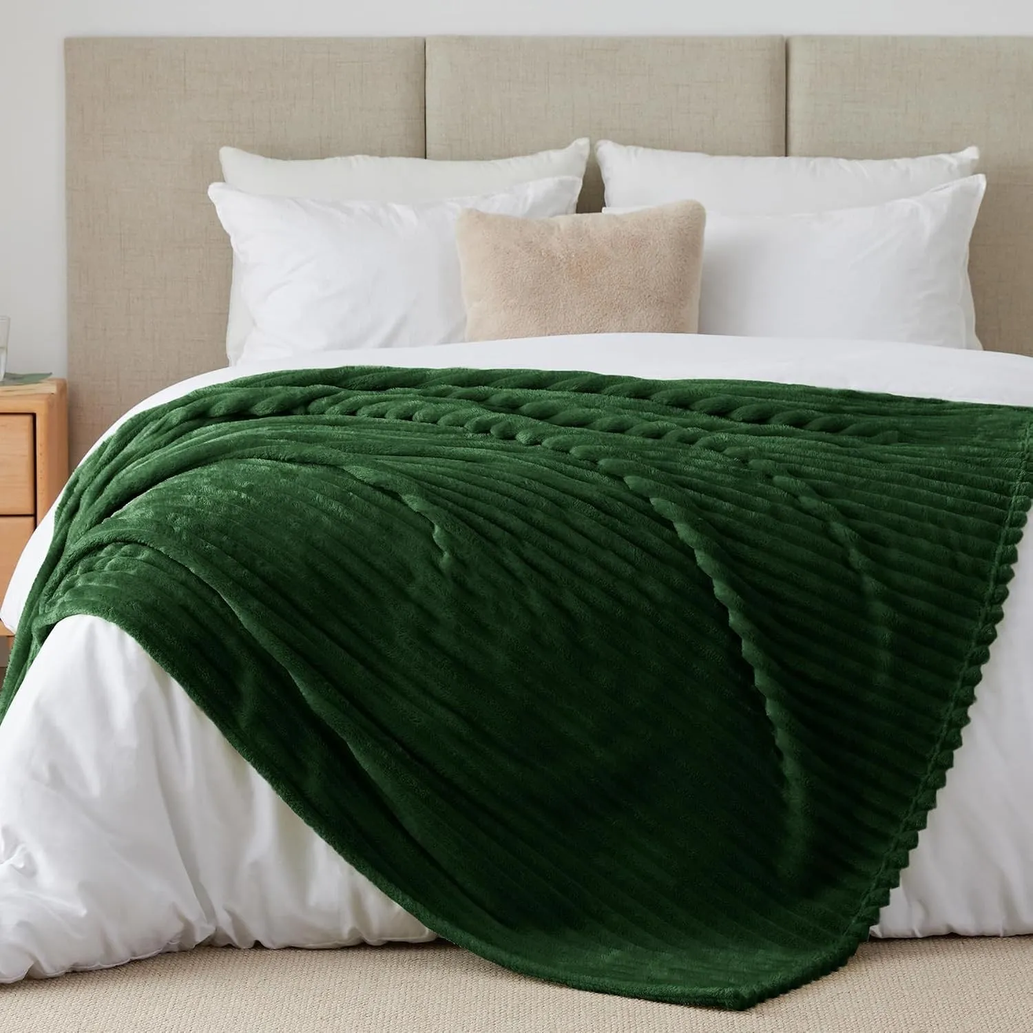 BEDELITE Kuscheldecke Flauschig Deko Decke für Bett, Dunkelgrün, 220x240