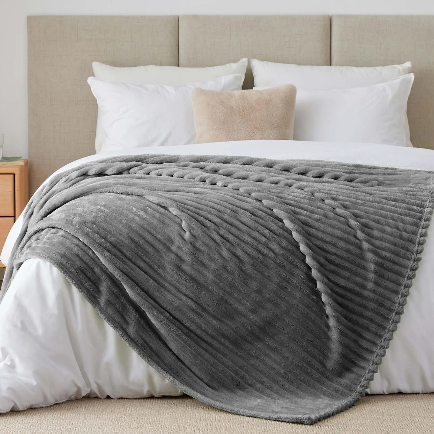 BEDELITE Kuscheldecke Flauschig Deko Decke für Bett, Grau, 220x240