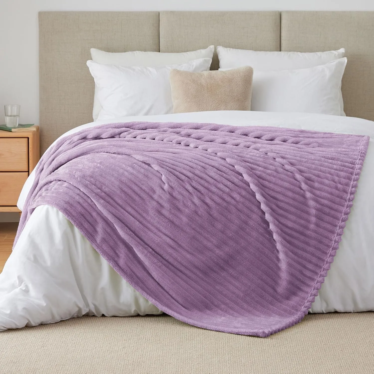BEDELITE Kuscheldecke Flauschig Deko Decke für Bett, Lavendel, 230x270